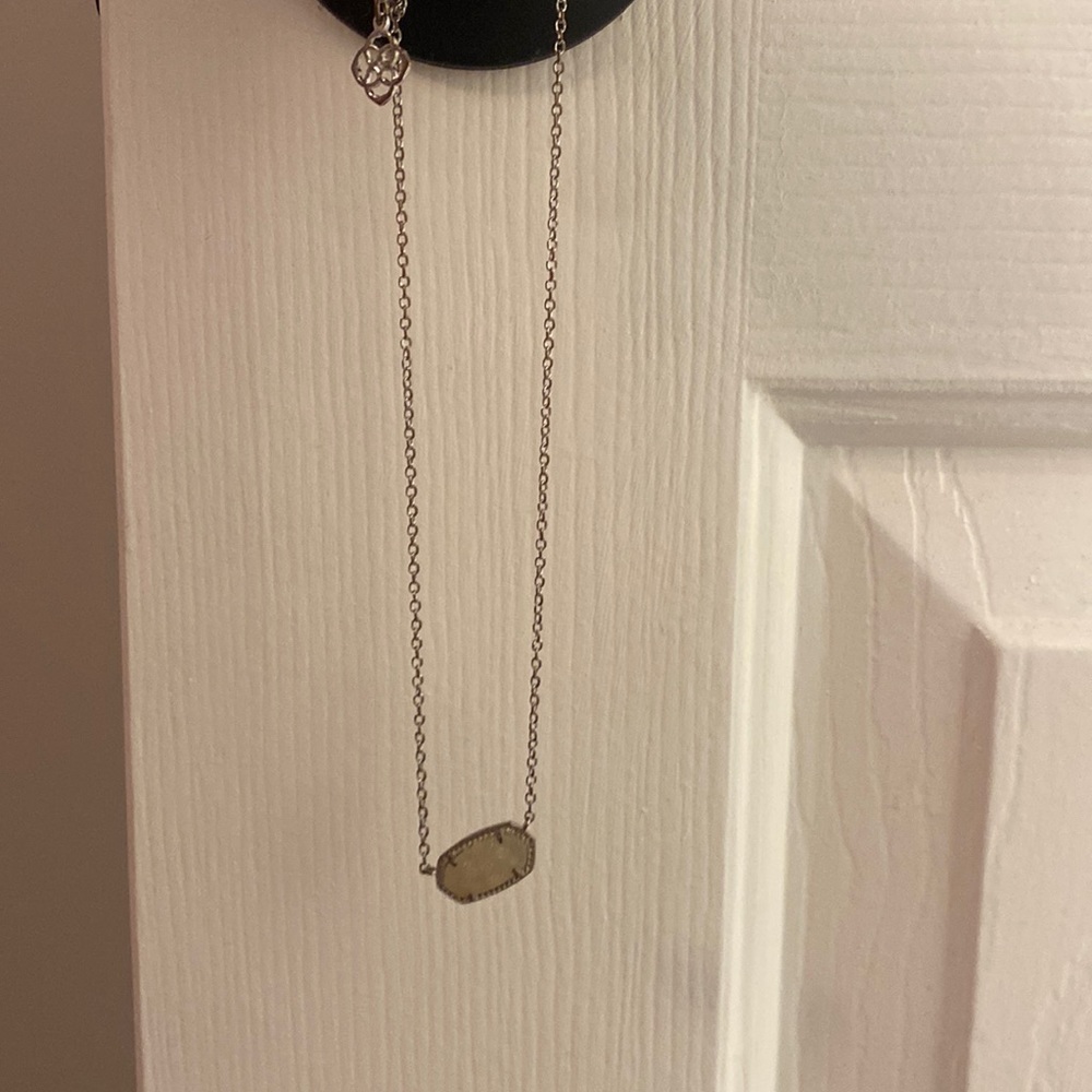 Kendra Scott necklace